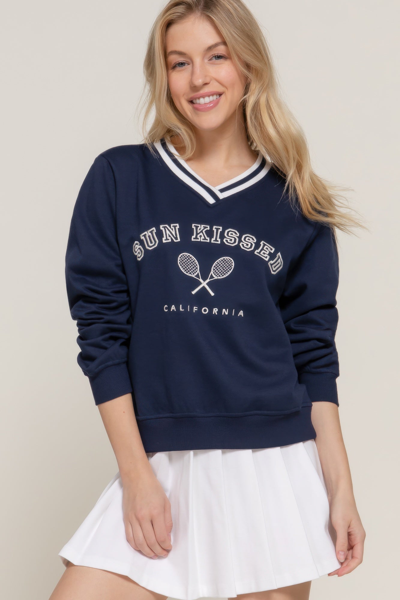 Long slv v-neck embroidered sweatshirt Marabella Inspirations