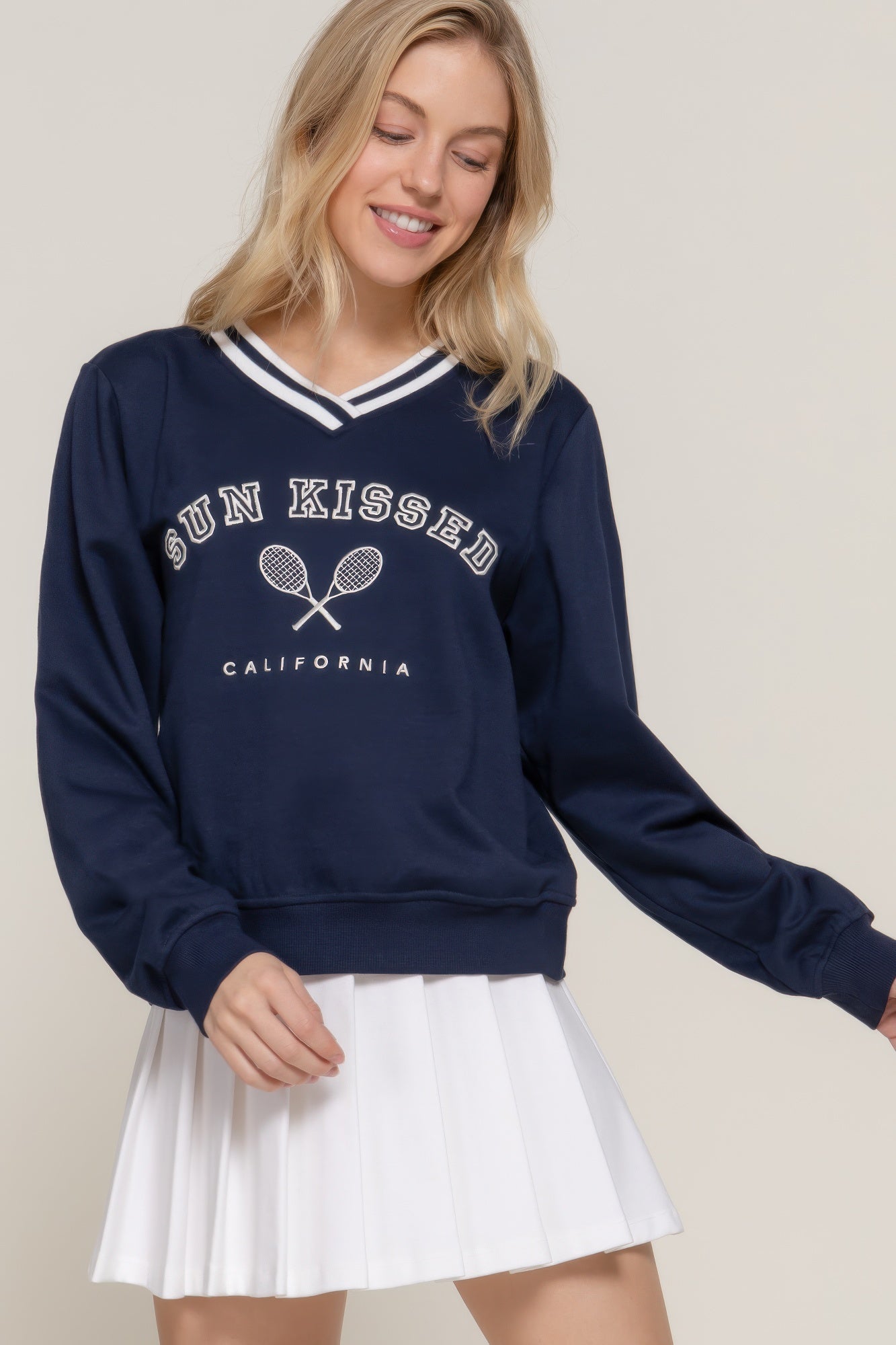 Long slv v-neck embroidered sweatshirt Marabella Inspirations