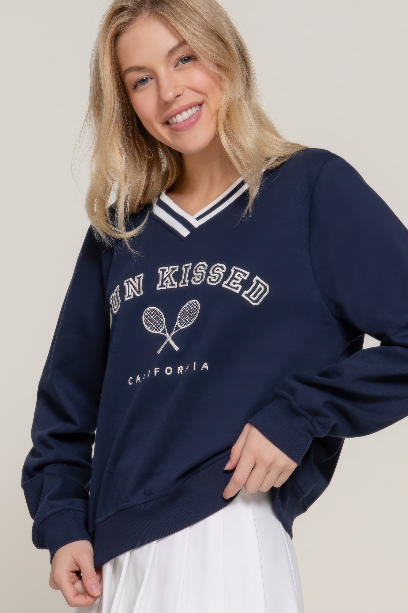 Long slv v-neck embroidered sweatshirt Marabella Inspirations