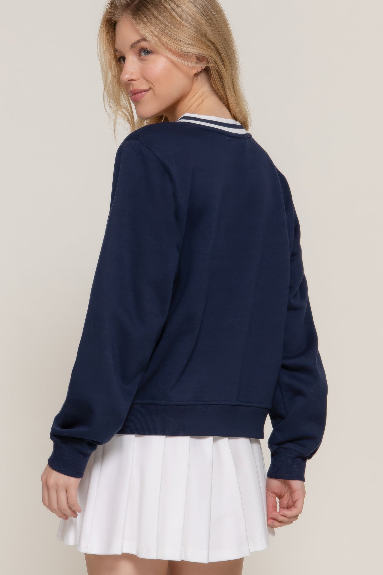 Long slv v-neck embroidered sweatshirt Marabella Inspirations