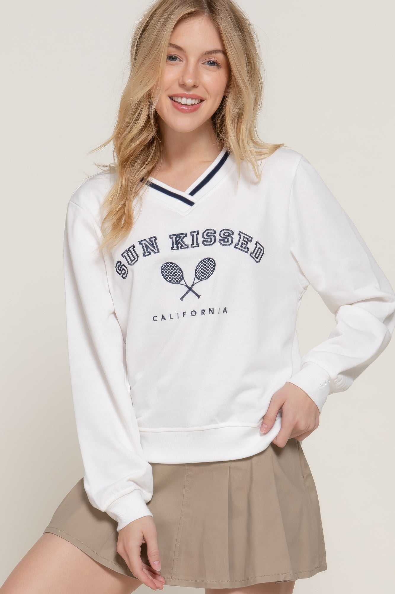 Long slv v-neck embroidered sweatshirt Marabella Inspirations