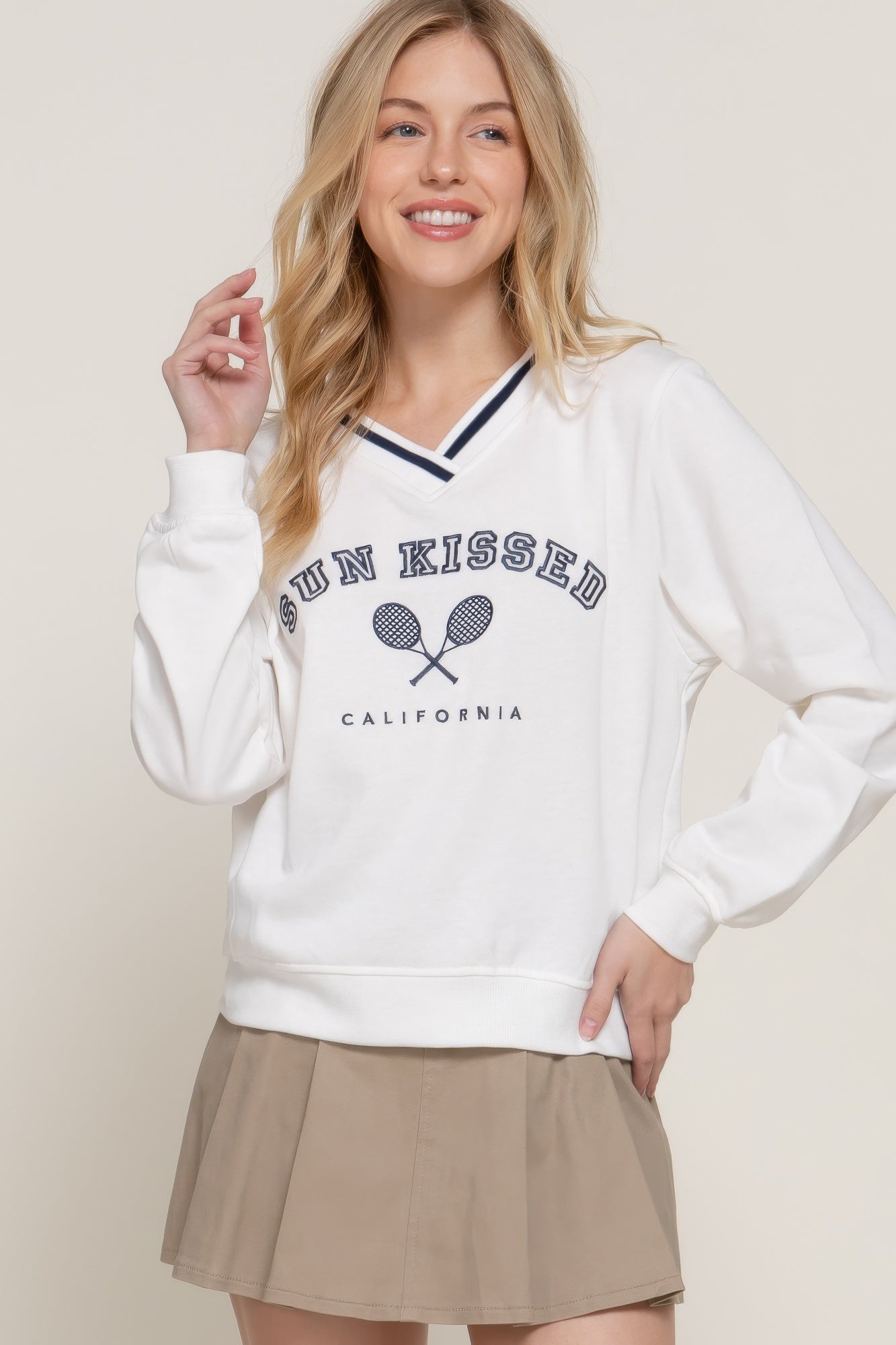 Long slv v-neck embroidered sweatshirt Marabella Inspirations