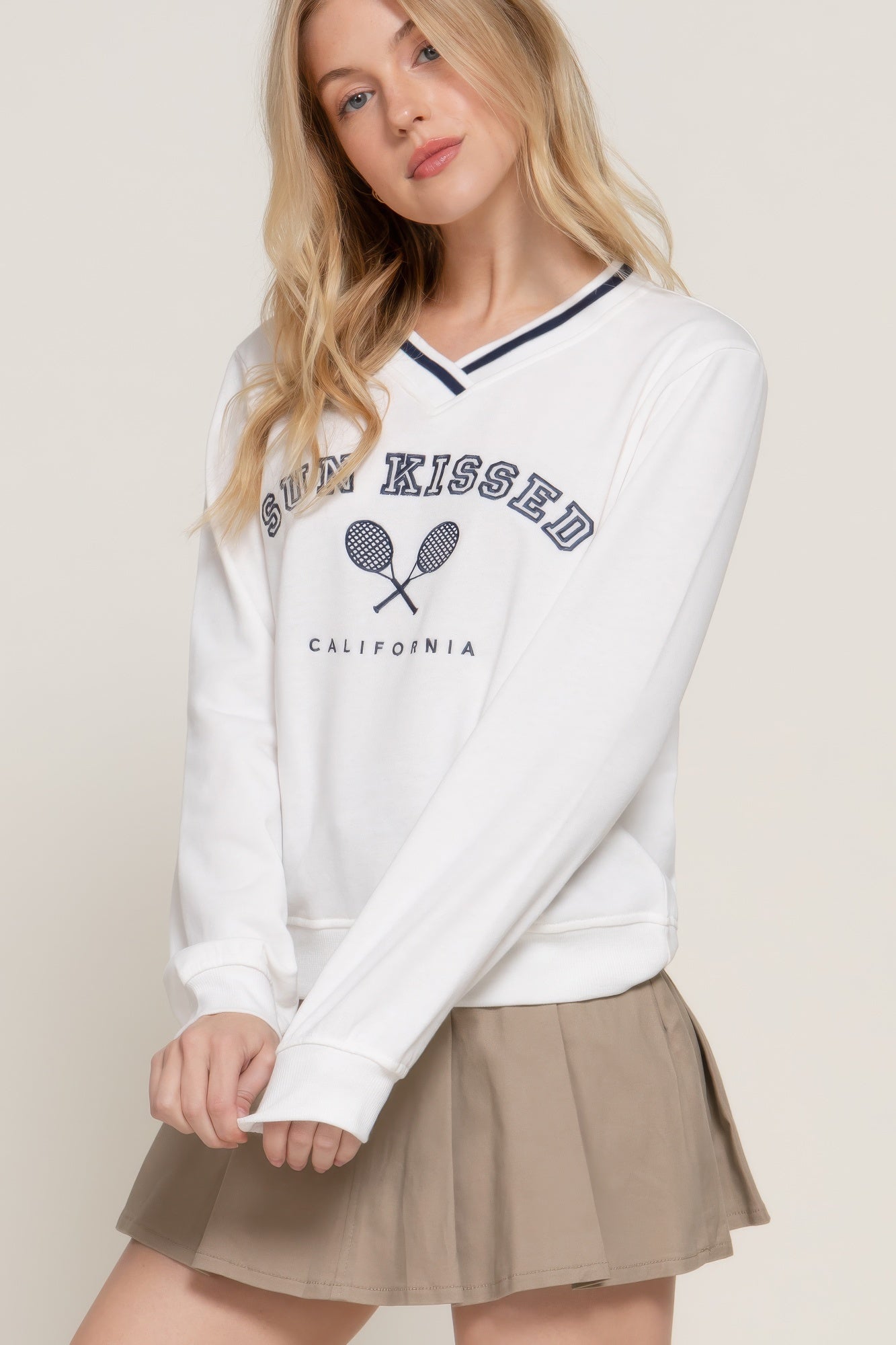 Long slv v-neck embroidered sweatshirt Marabella Inspirations