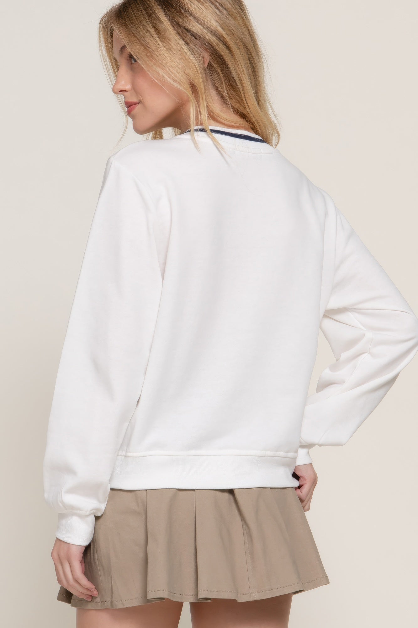 Long slv v-neck embroidered sweatshirt Marabella Inspirations